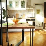 Sunny Downtown Apartment For 4