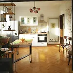 Sunny Downtown Apartment For 4